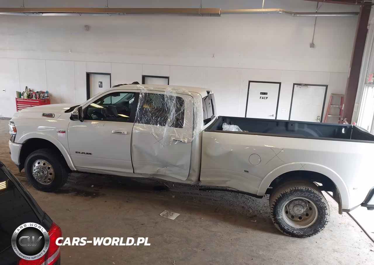 2022 Ram 3500 Laramie 4X4 8' Box VIN:3C63RRJJ8NG237067 - 14