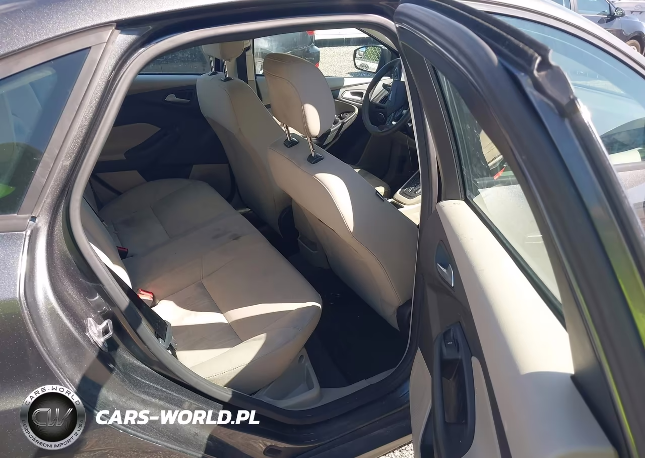 2018 Ford Focus Se VIN:1FADP3F22JL295938 - 8