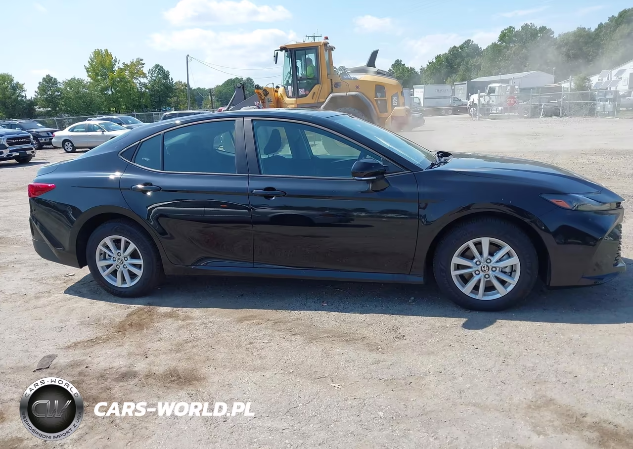 2026 Toyota Camry Le VIN:4T1DAACK0TU304892 - 13