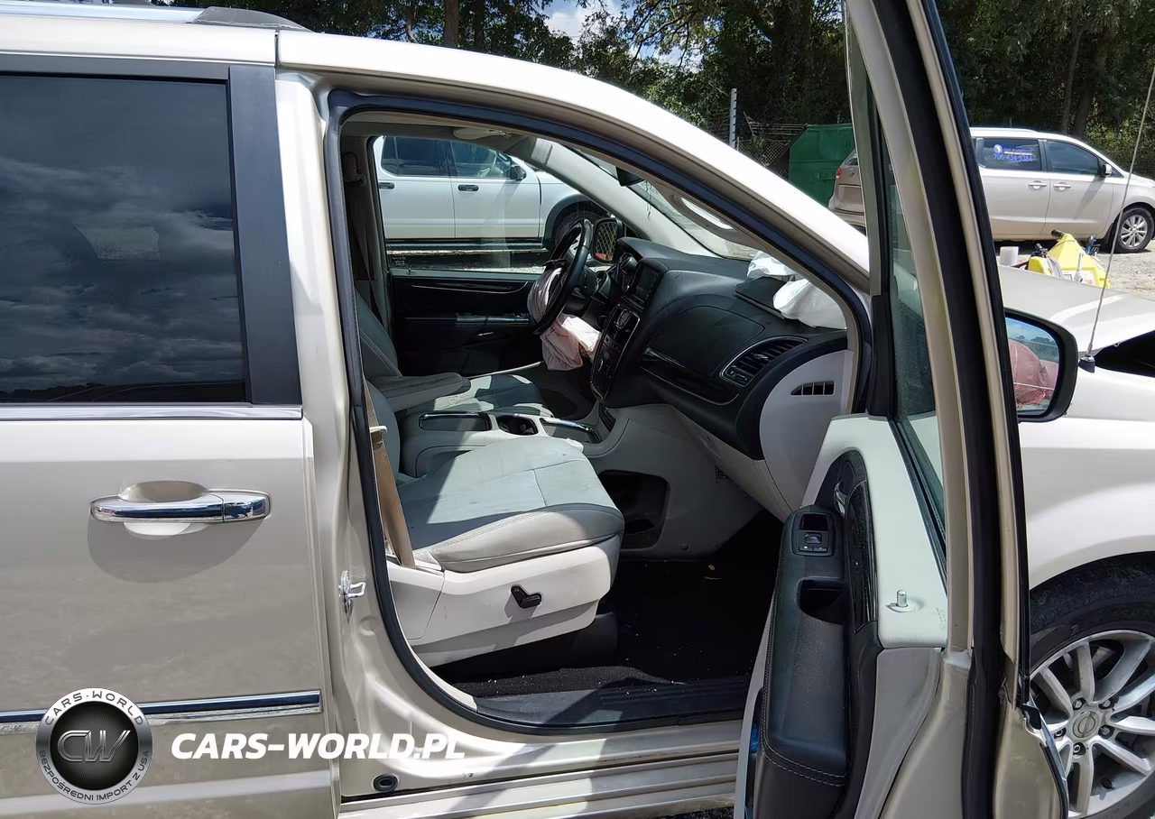 2014 Chrysler Town & Country Limited VIN:2C4RC1GG0ER180360 - 5