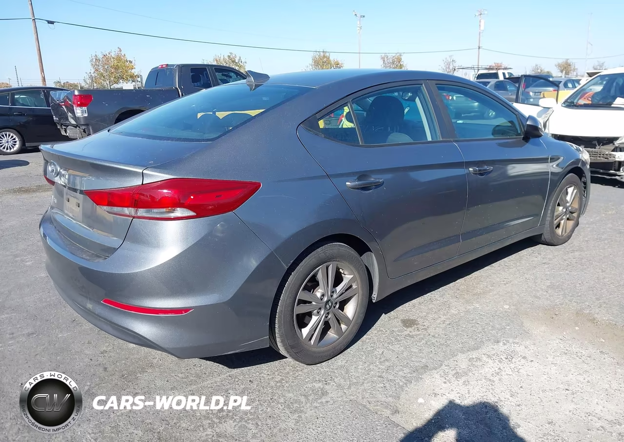 2018 Hyundai Elantra Value Edition VIN:KMHD84LF7JU512880 - 4