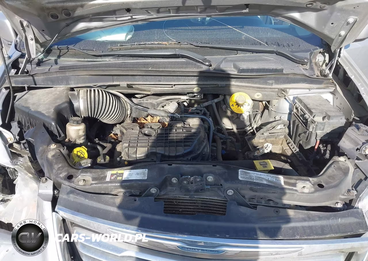 2014 Chrysler Town & Country Touring VIN:2C4RC1BG2ER307715 - 10