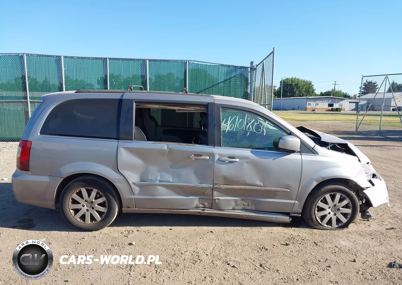 2014 Chrysler Town & Country Touring VIN:2C4RC1BG2ER307715 - 13