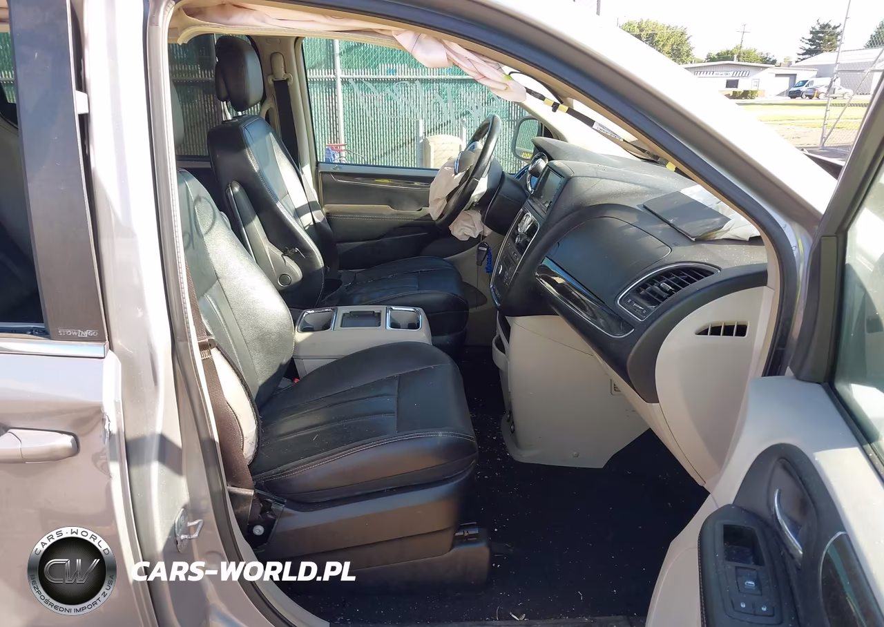 2014 Chrysler Town & Country Touring VIN:2C4RC1BG2ER307715 - 5