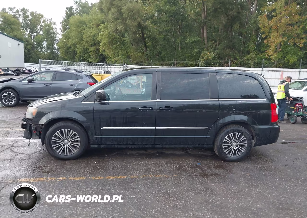 2014 Chrysler Town & Country S VIN:2C4RC1HG6ER194973 - 14