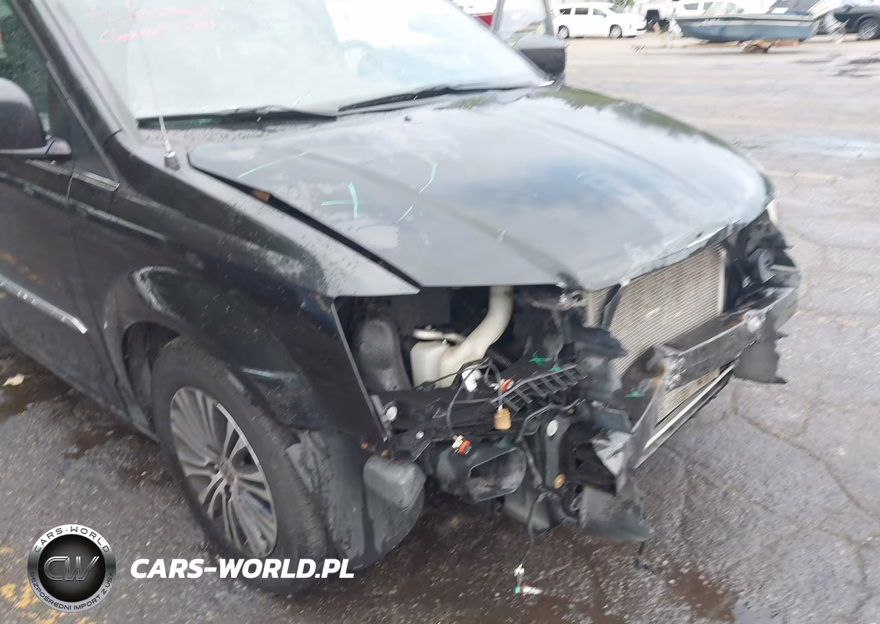 2014 Chrysler Town & Country S VIN:2C4RC1HG6ER194973 - 6