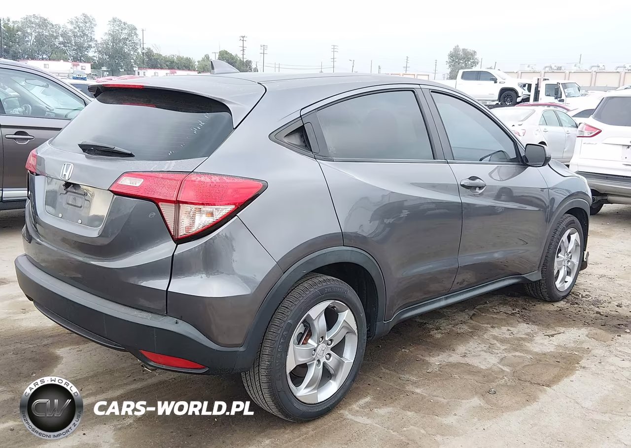 2018 Honda Hr-V Lx VIN:3CZRU5H31JG702035 - 4