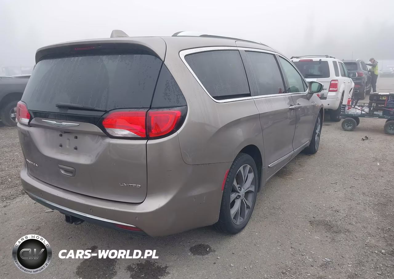 2017 Chrysler Pacifica Limited VIN:2C4RC1GG5HR839831 - 4
