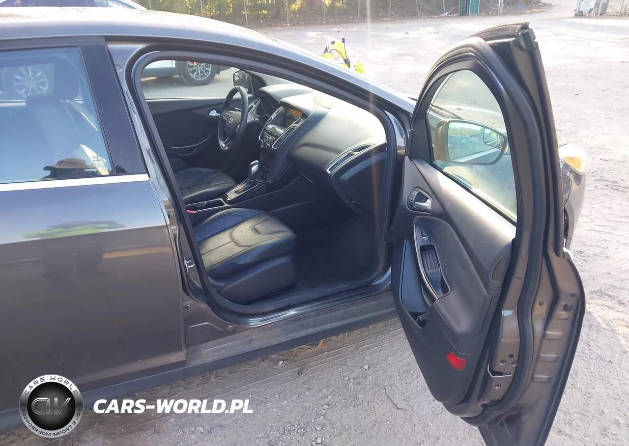 2016 Ford Focus Titanium VIN:1FADP3J27GL273868 - 5