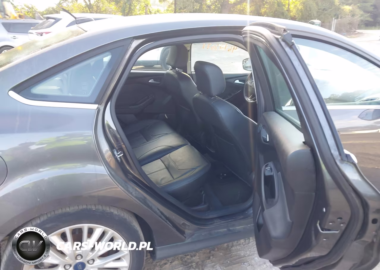 2016 Ford Focus Titanium VIN:1FADP3J27GL273868 - 8
