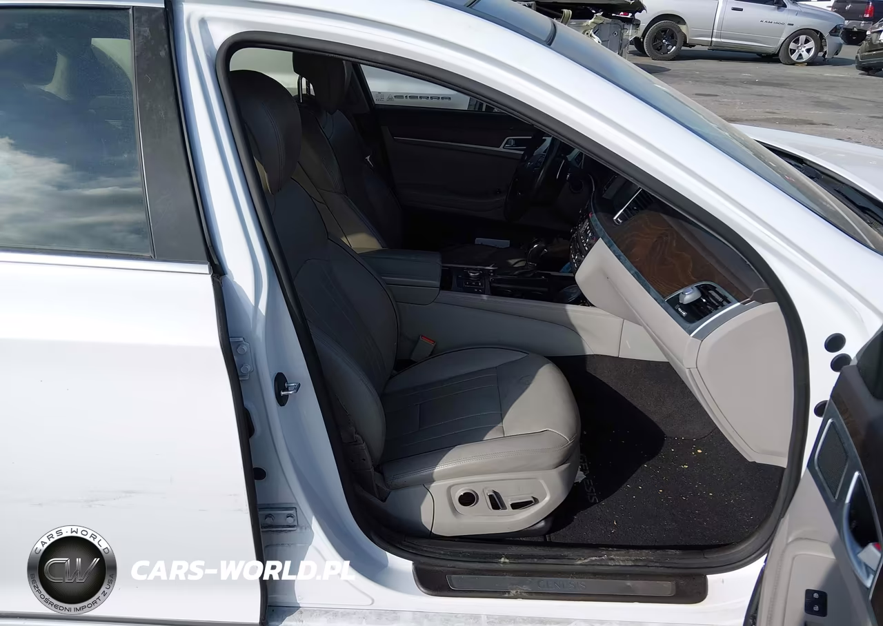 2015 Hyundai Genesis 3.8 VIN:KMHGN4JE8FU067377 - 5