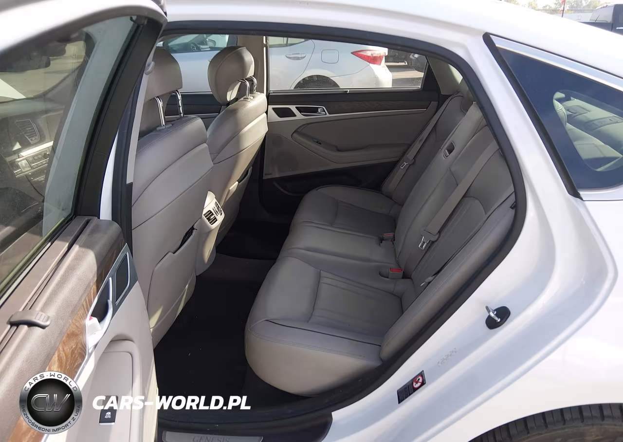2015 Hyundai Genesis 3.8 VIN:KMHGN4JE8FU067377 - 8