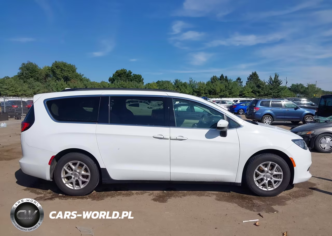 2020 Chrysler Voyager Lxi VIN:2C4RC1DG9LR257227 - 13