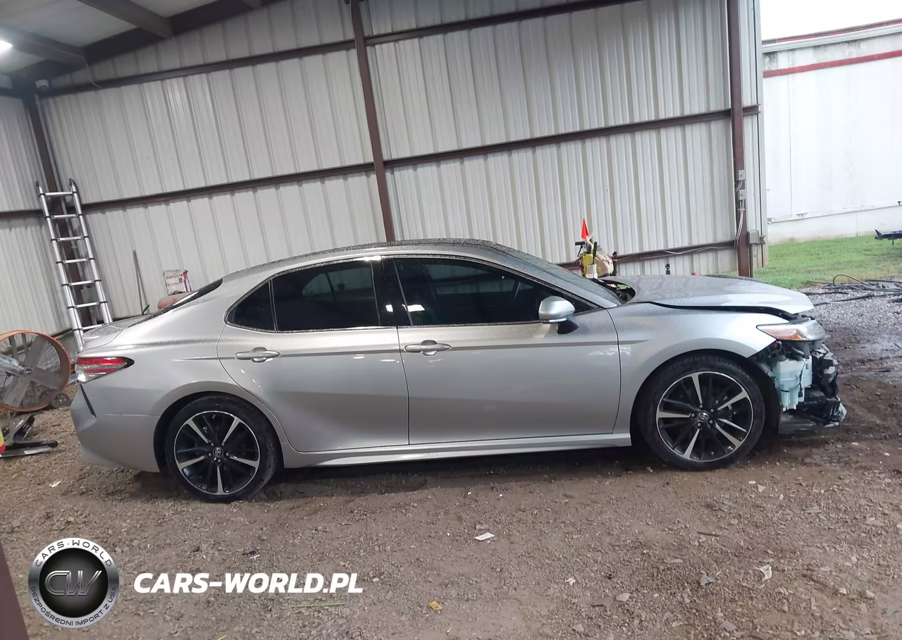 2018 Toyota Camry Xse VIN:4T1B61HK6JU069056 - 14