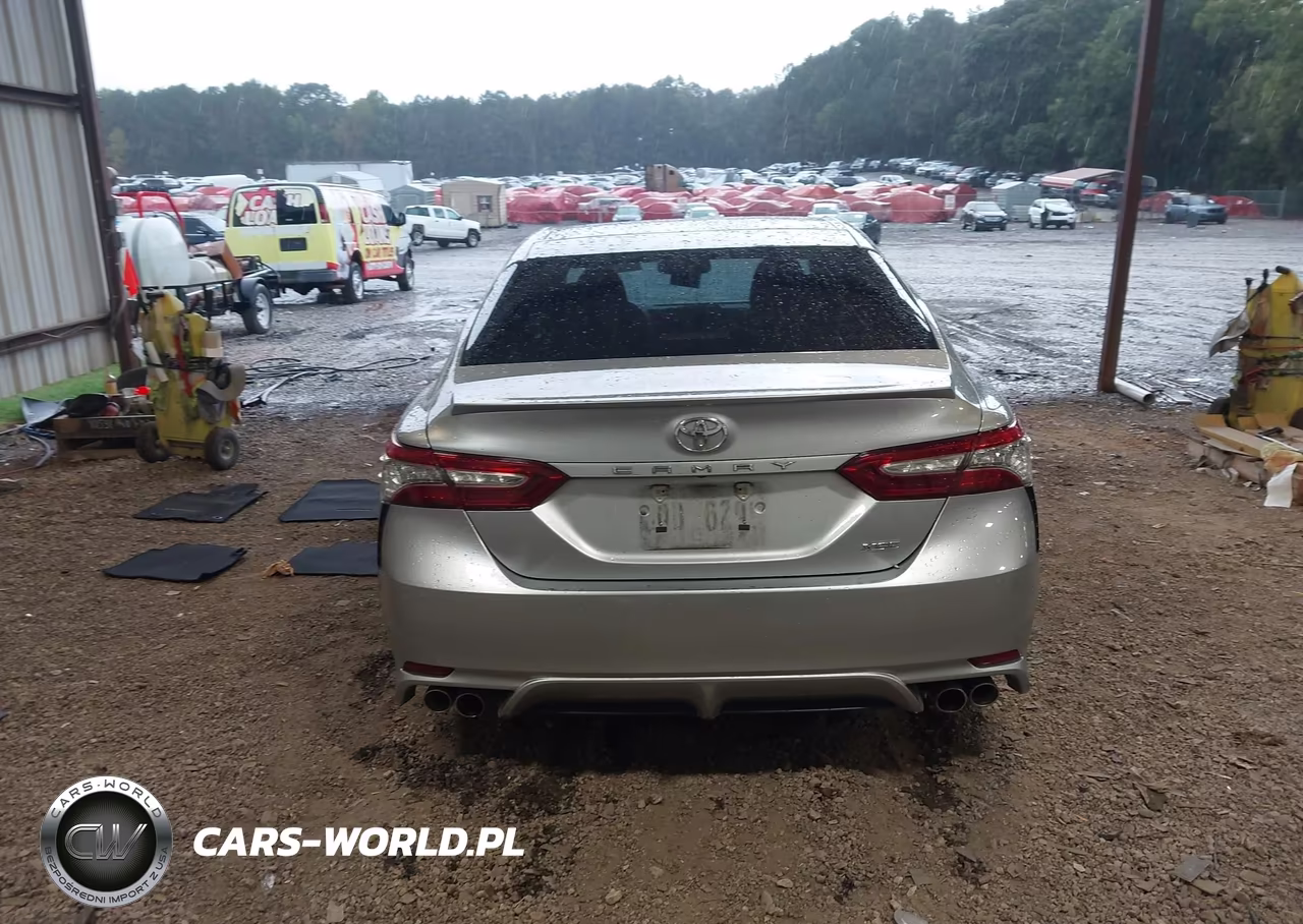 2018 Toyota Camry Xse VIN:4T1B61HK6JU069056 - 17
