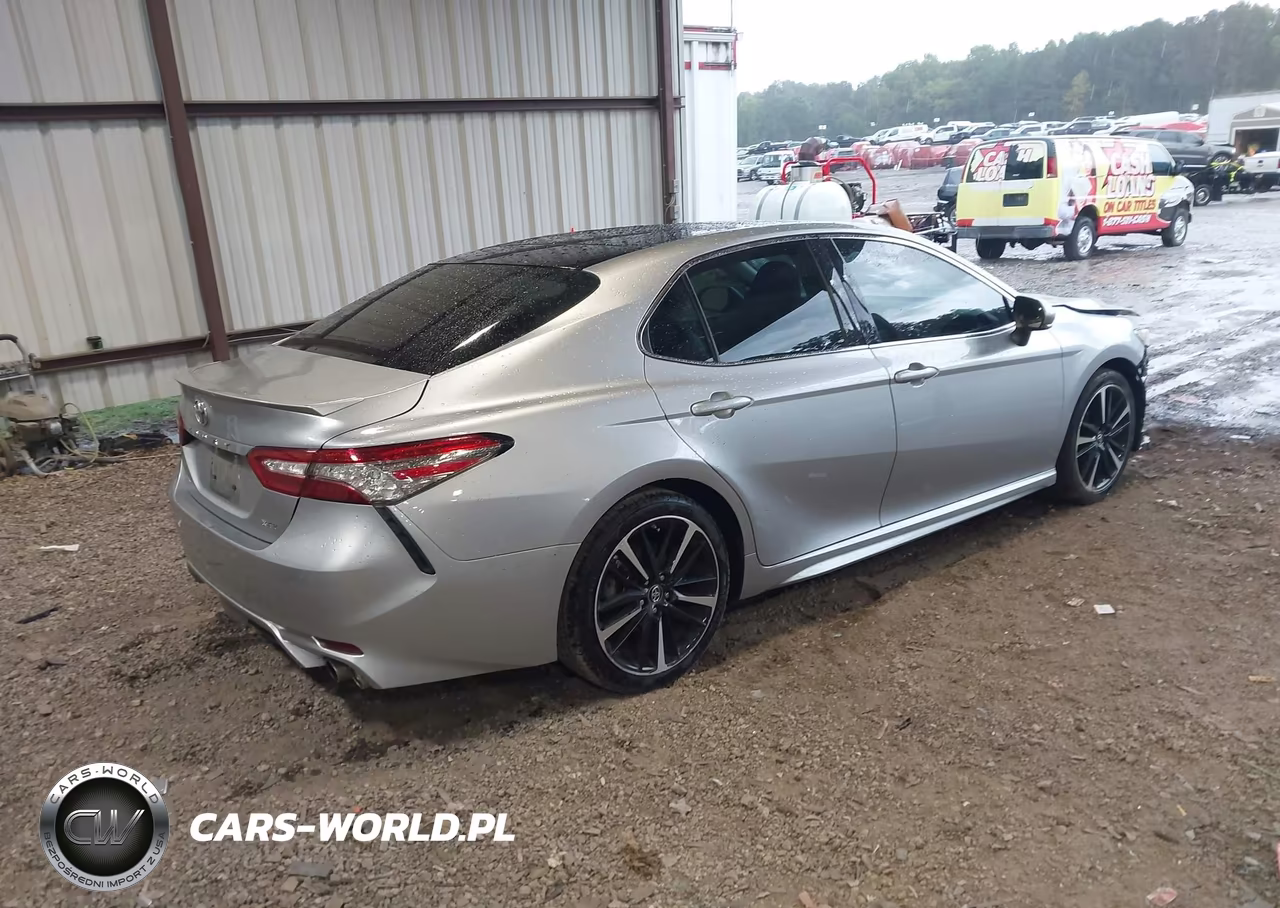 2018 Toyota Camry Xse VIN:4T1B61HK6JU069056 - 4