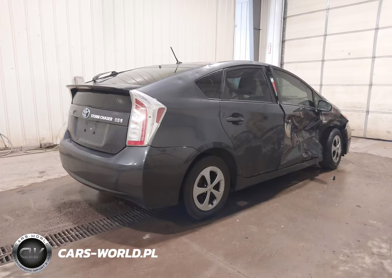 2014 Toyota Prius Two VIN:JTDKN3DU4E1780918 - 4