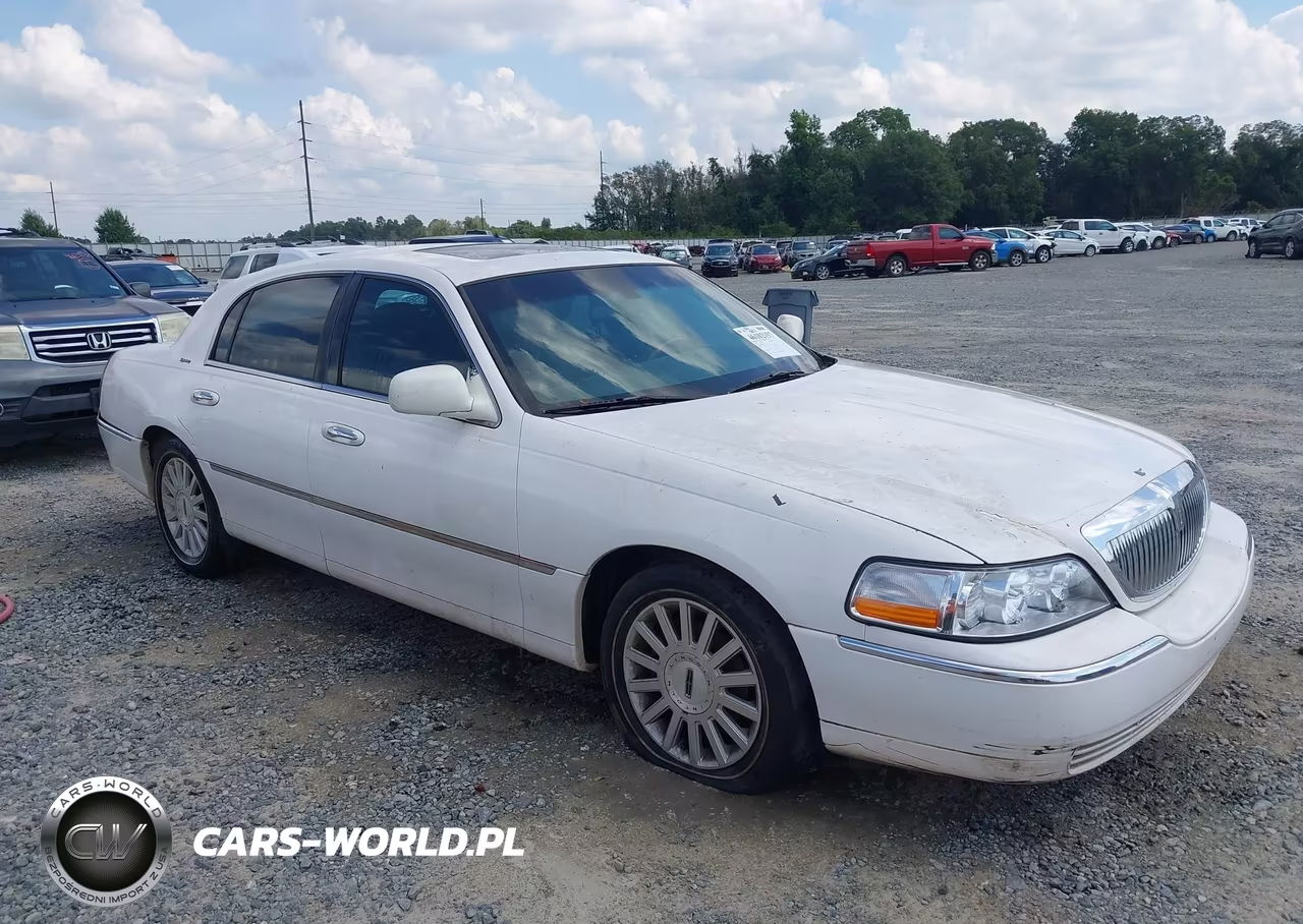 2003 Lincoln Town Car Signature