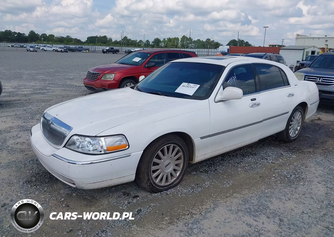 2003 Lincoln Town Car Signature VIN:1LNHM82W73Y611586 - 2