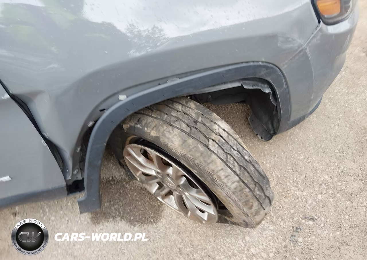 2020 Jeep Cherokee Latitude Plus 4X4 VIN:1C4PJMLB4LD537581 - 6