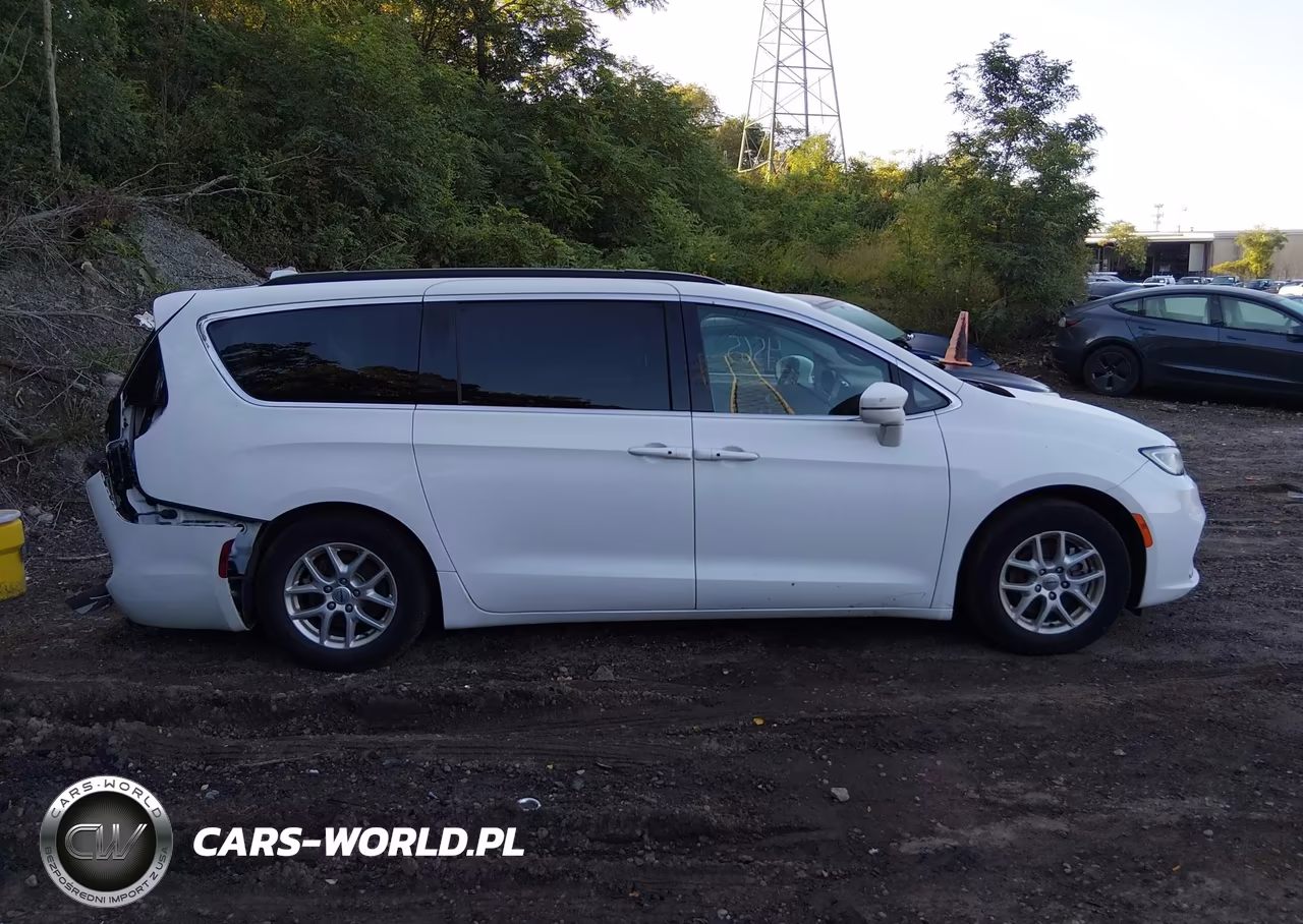 2022 Chrysler Pacifica Touring L VIN:2C4RC1BG7NR209232 - 13