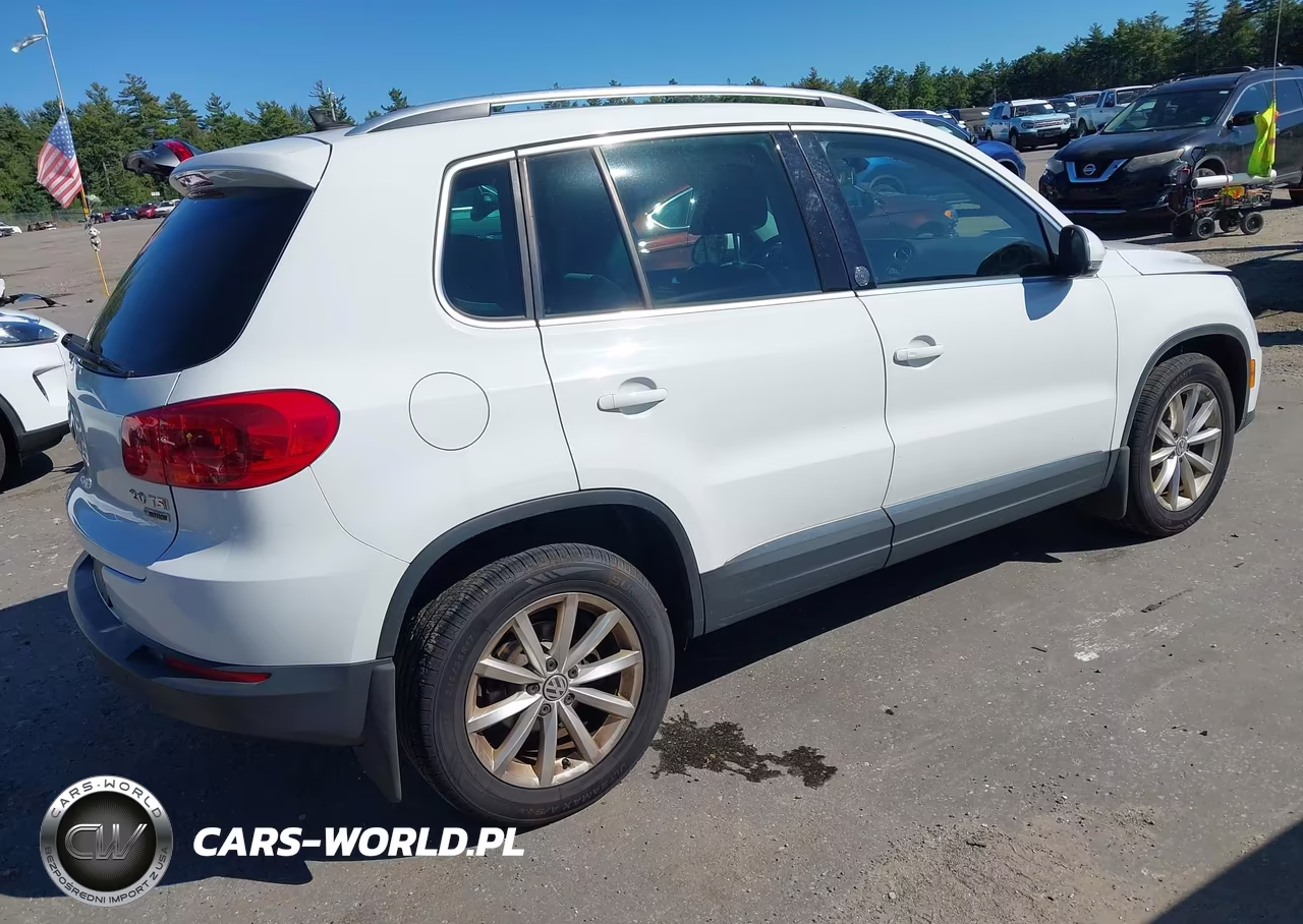 2017 Volkswagen Tiguan 2.0T Wolfsburg Edition VIN:WVGSV7AXXHK001148 - 4