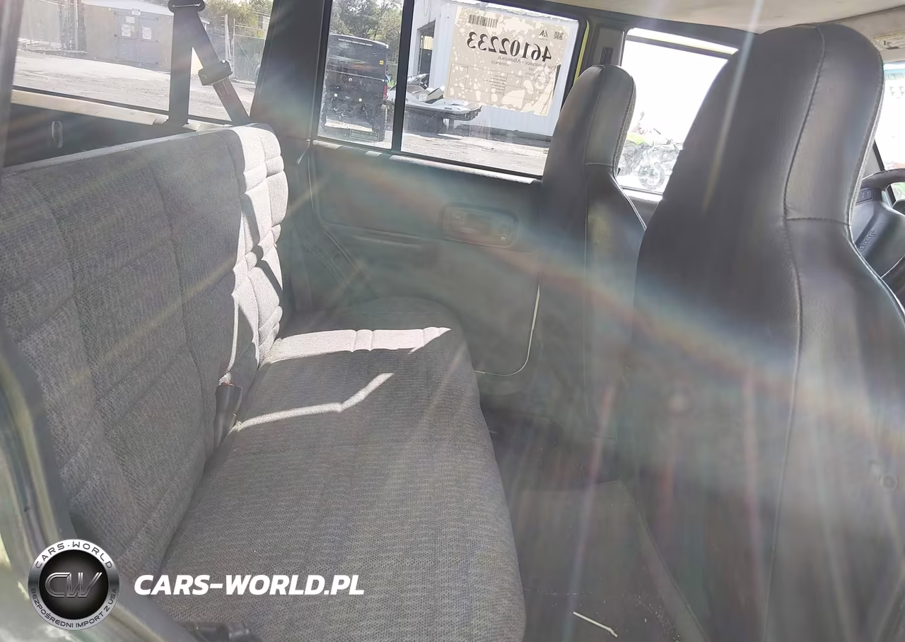 2000 Jeep Cherokee Sport VIN:1J4FF48S3YL236524 - 8