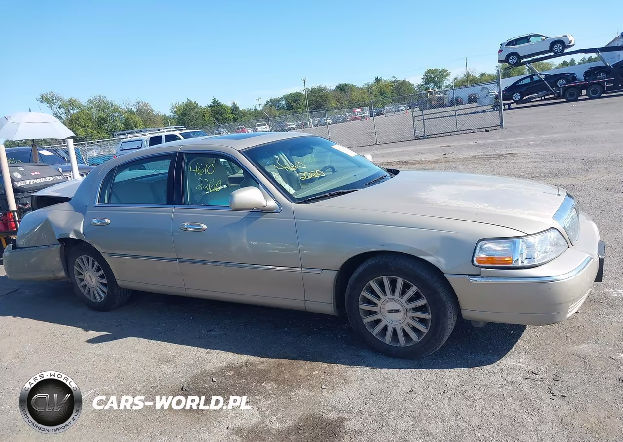 2004 Lincoln Town Car Ultimate VIN:1LNHM83W44Y683328 - 13
