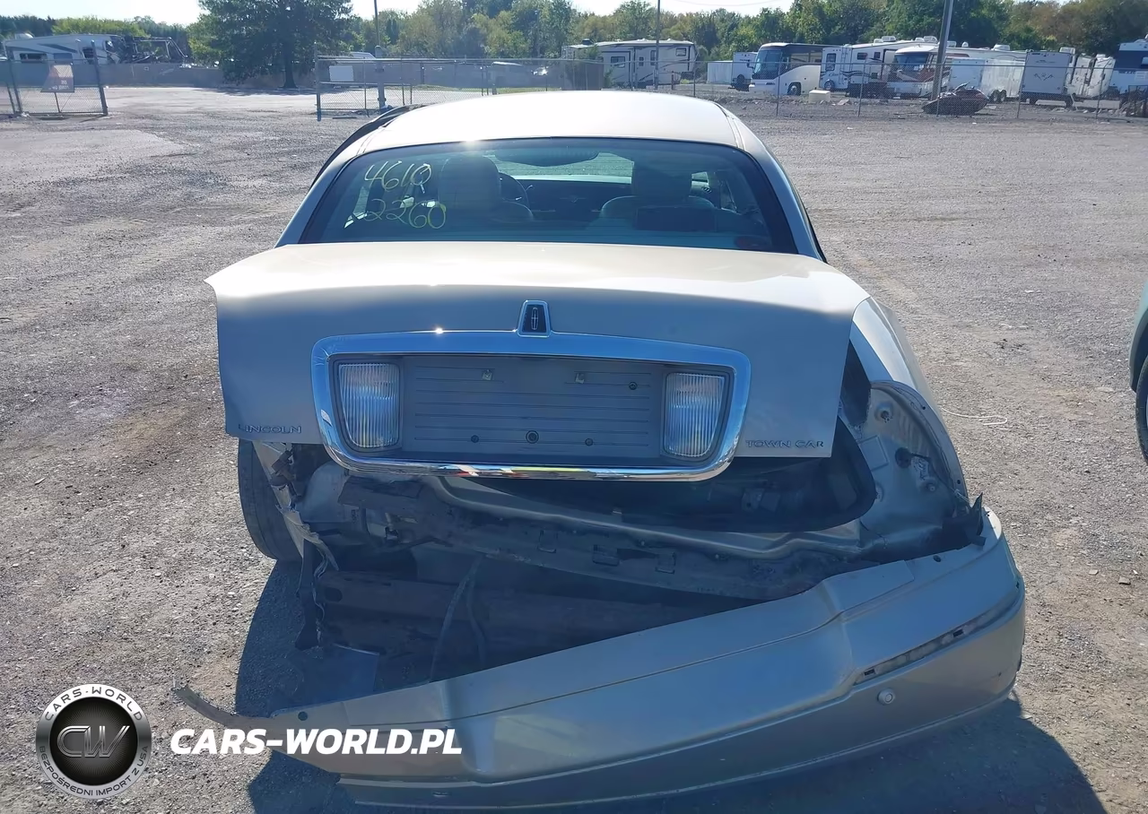 2004 Lincoln Town Car Ultimate VIN:1LNHM83W44Y683328 - 16