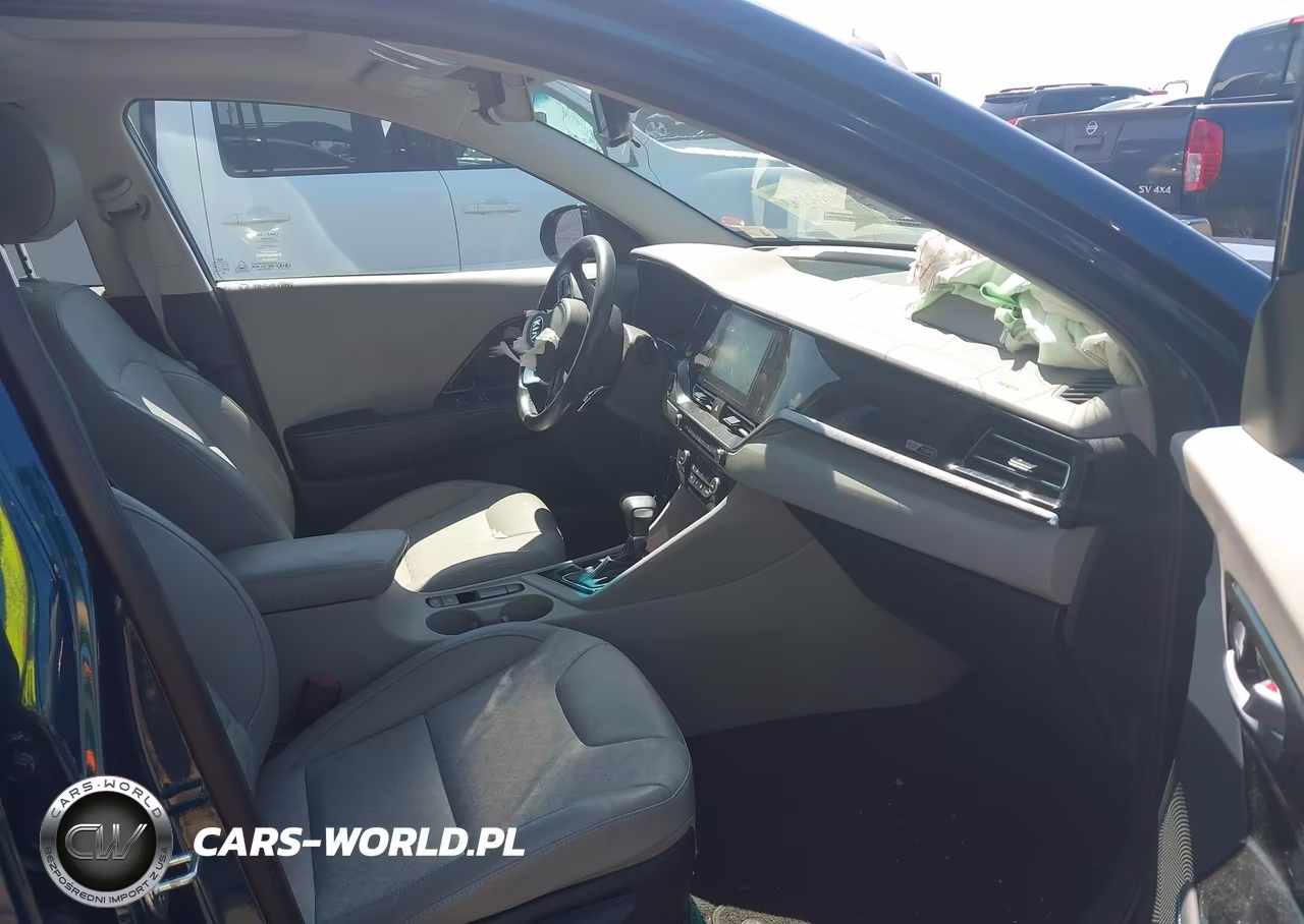 2021 Kia Niro Touring VIN:KNDCC3LCXM5462974 - 5