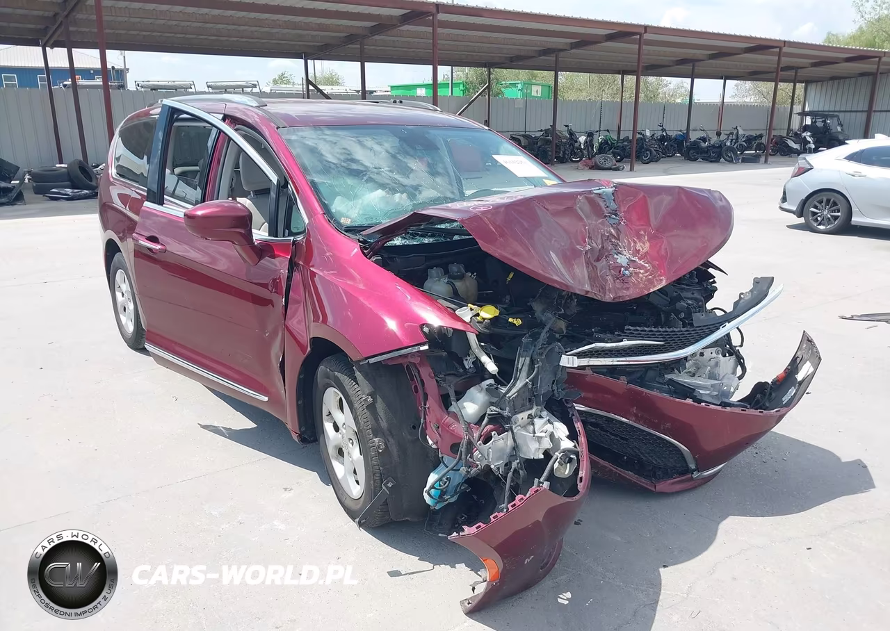 2017 Chrysler Pacifica Touring-L Plus