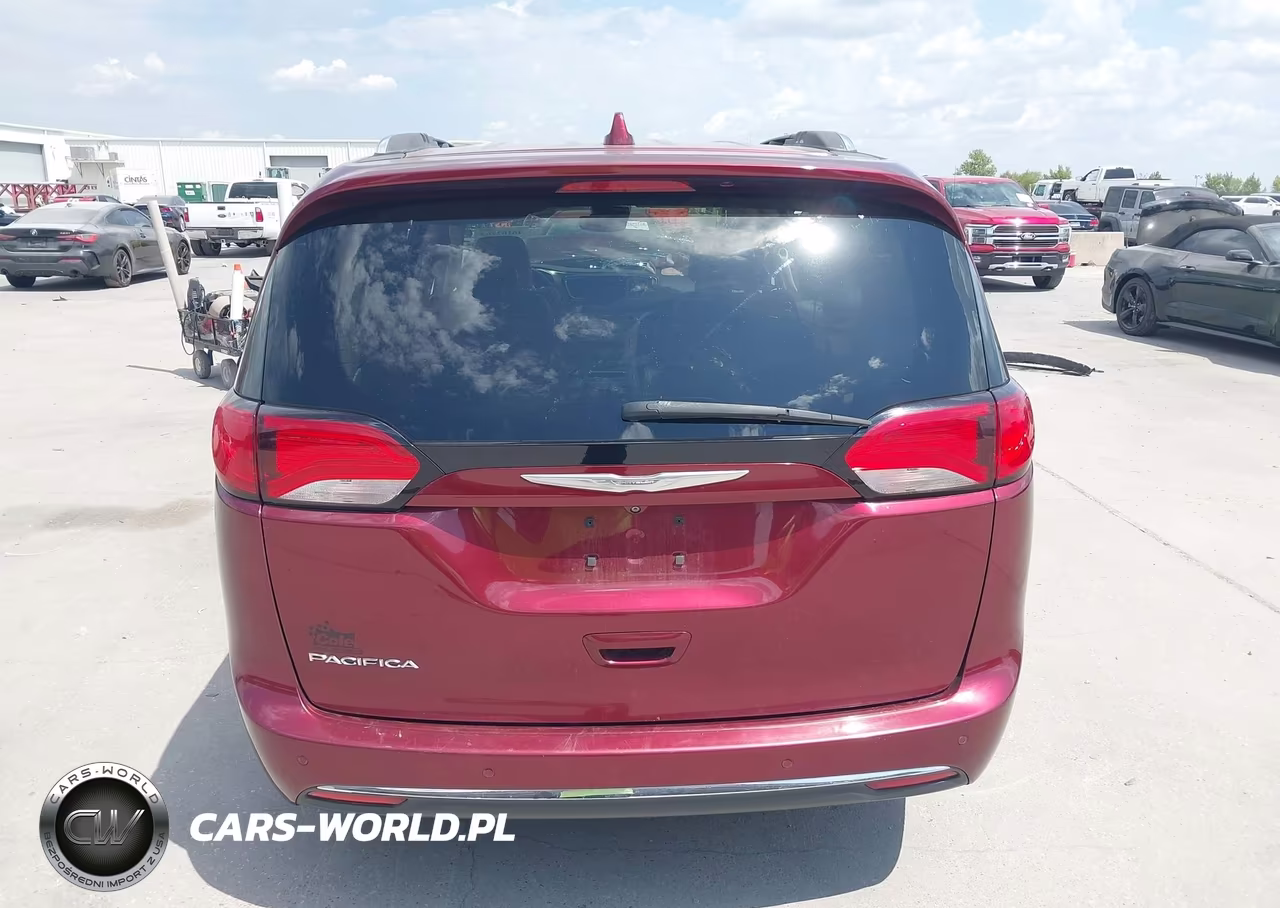 2017 Chrysler Pacifica Touring-L Plus VIN:2C4RC1EG0HR532358 - 16
