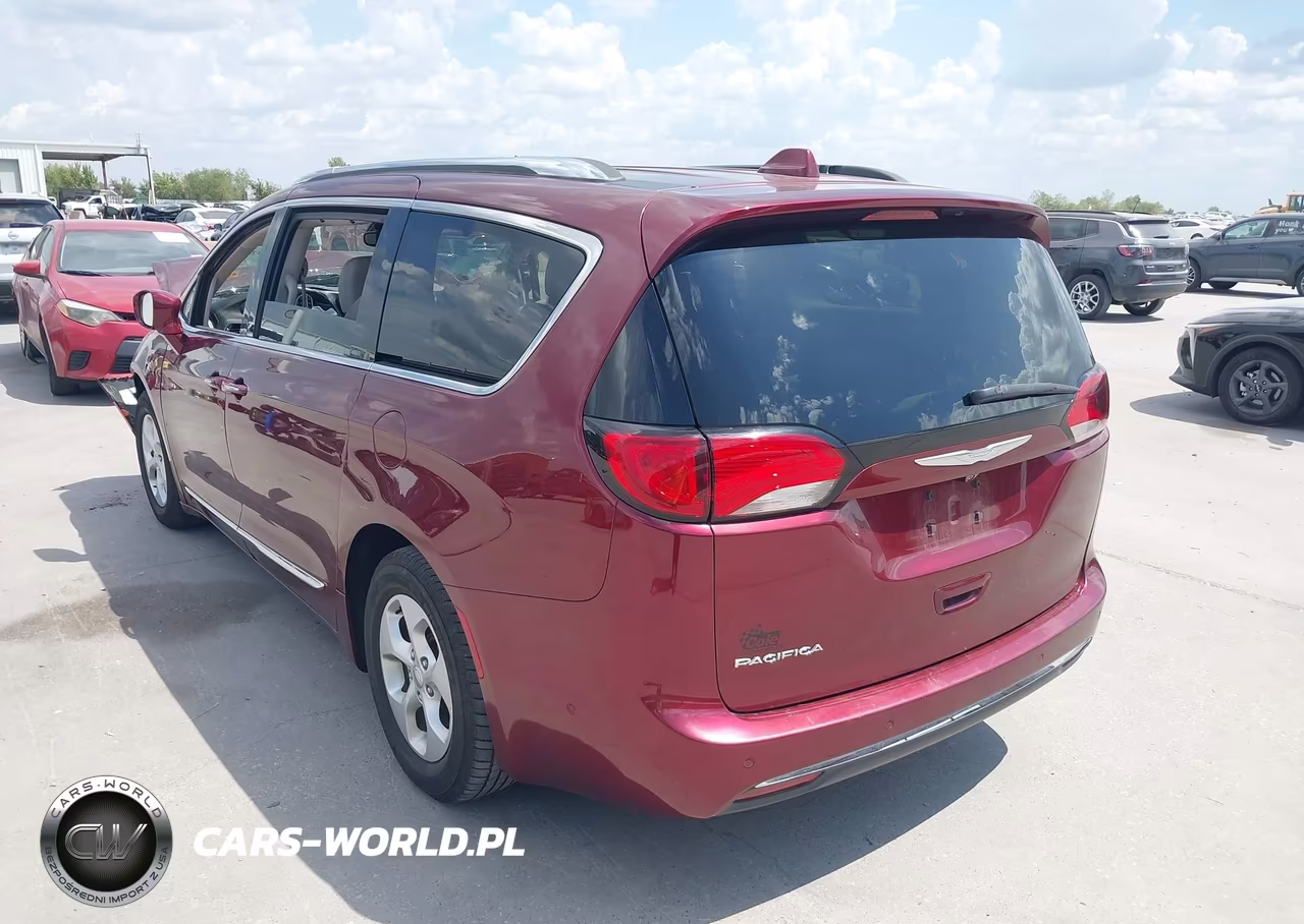 2017 Chrysler Pacifica Touring-L Plus VIN:2C4RC1EG0HR532358 - 3