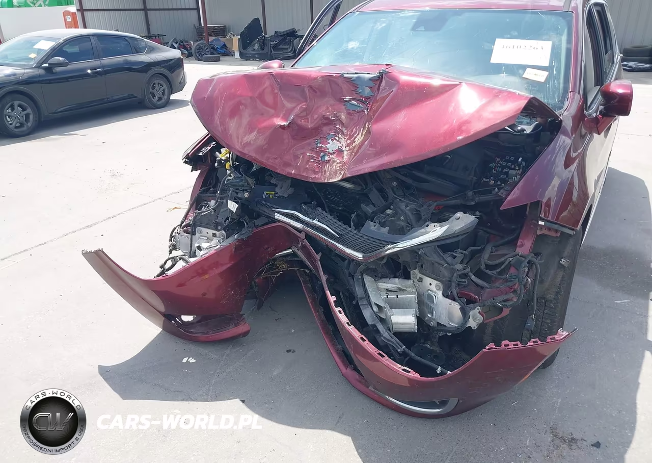 2017 Chrysler Pacifica Touring-L Plus VIN:2C4RC1EG0HR532358 - 6