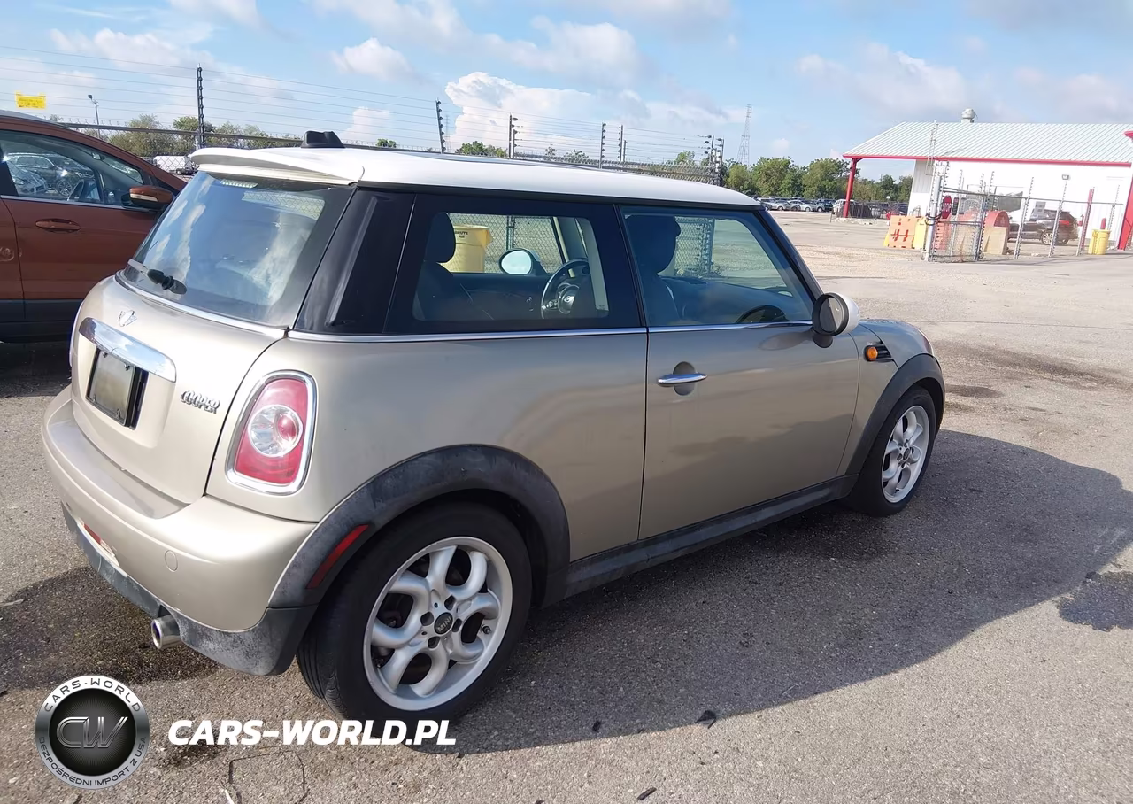 2011 Mini Cooper VIN:WMWSU3C59BT181670 - 4