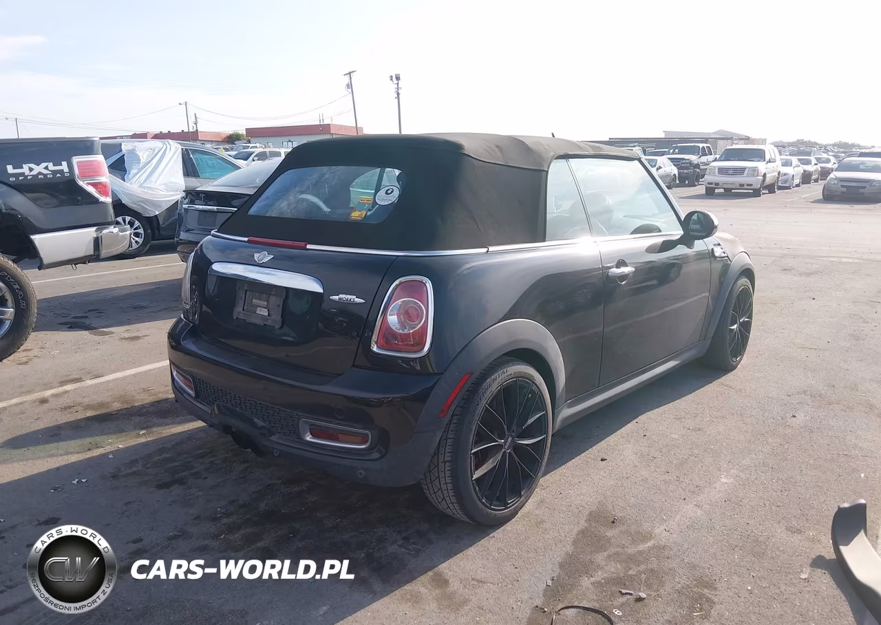 2011 Mini John Cooper Works VIN:WMWZP9C53BTZ80563 - 4
