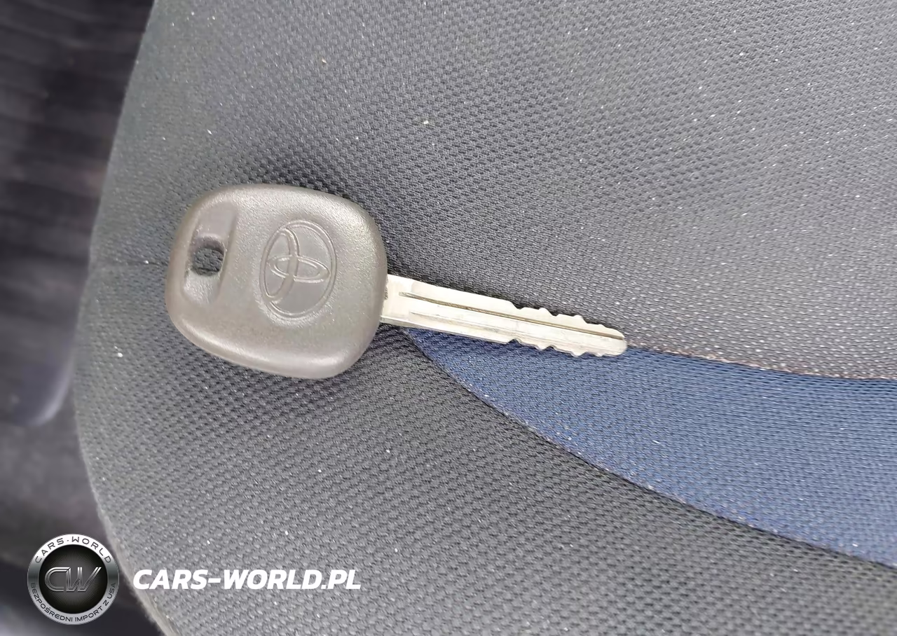 TOYOTA PRIUS C VIN:JTDKDTB35J1599608 - 11