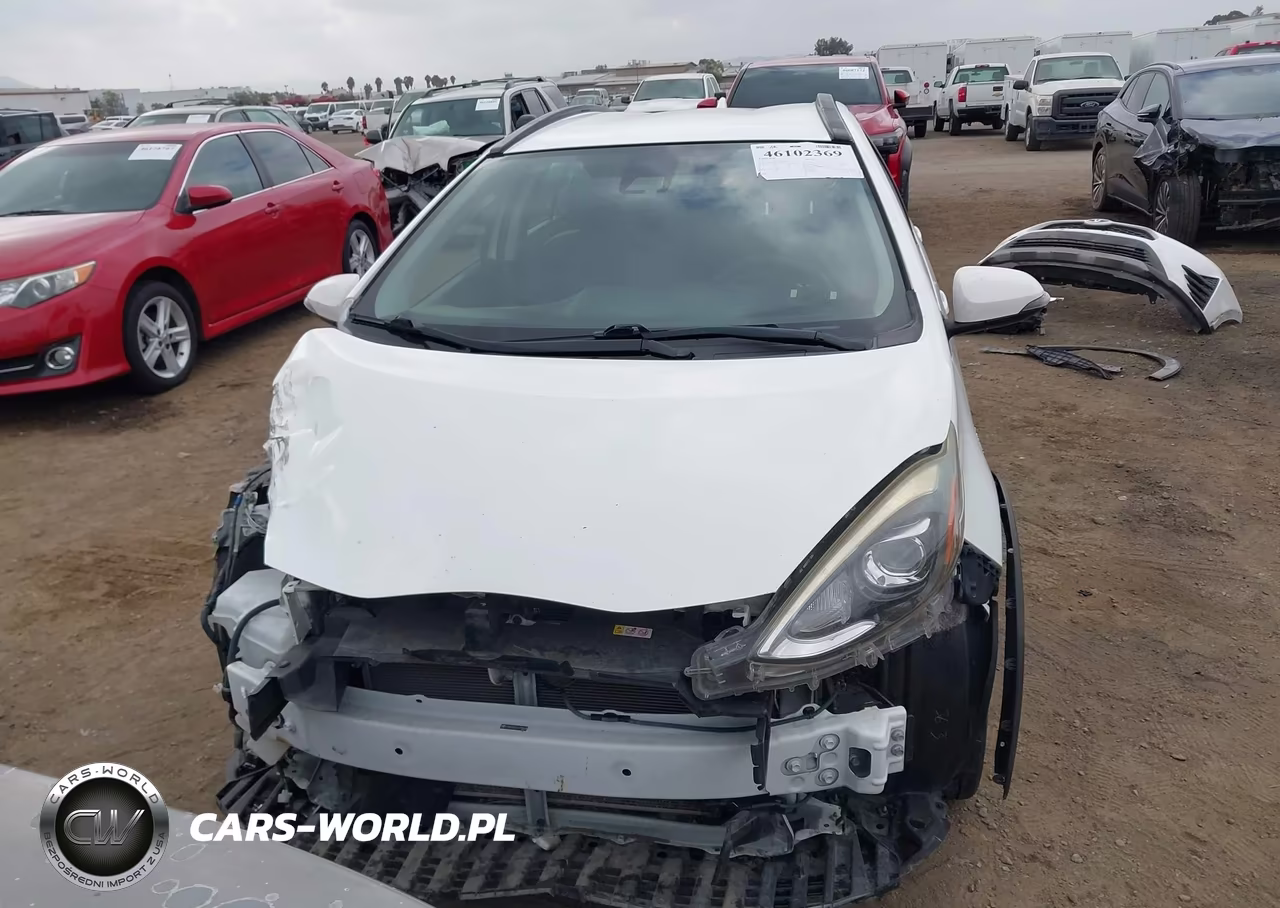 TOYOTA PRIUS C VIN:JTDKDTB35J1599608 - 13