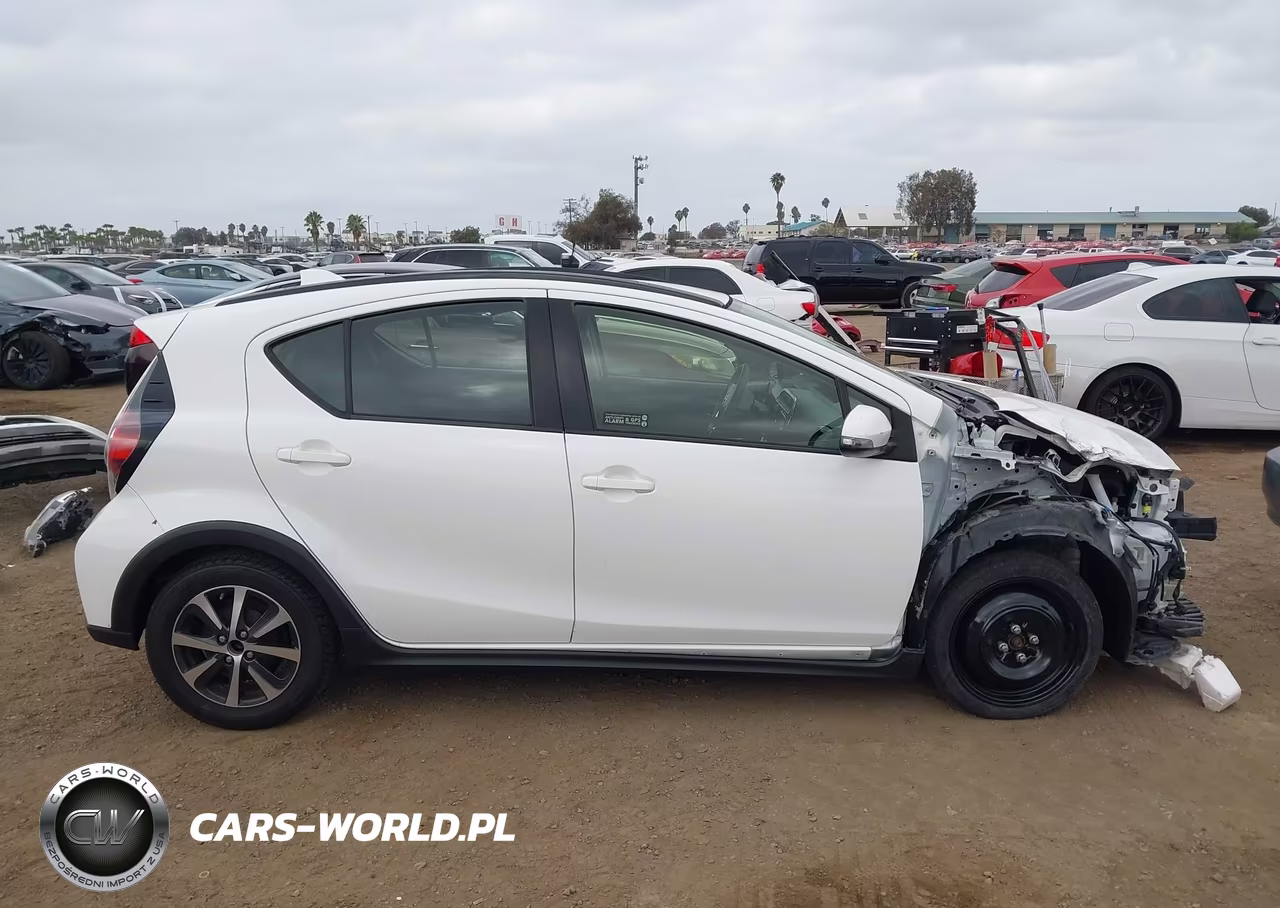 TOYOTA PRIUS C VIN:JTDKDTB35J1599608 - 14