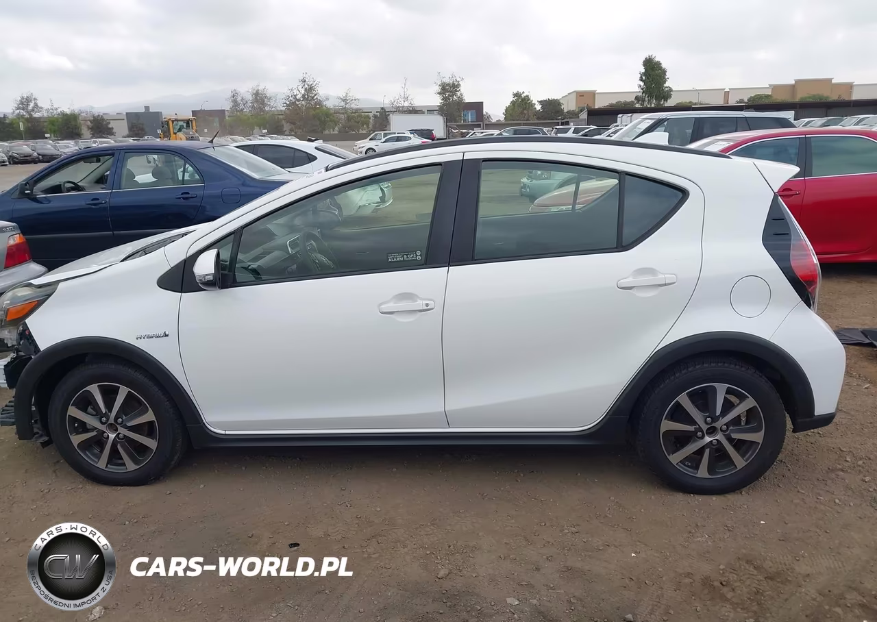 TOYOTA PRIUS C VIN:JTDKDTB35J1599608 - 15