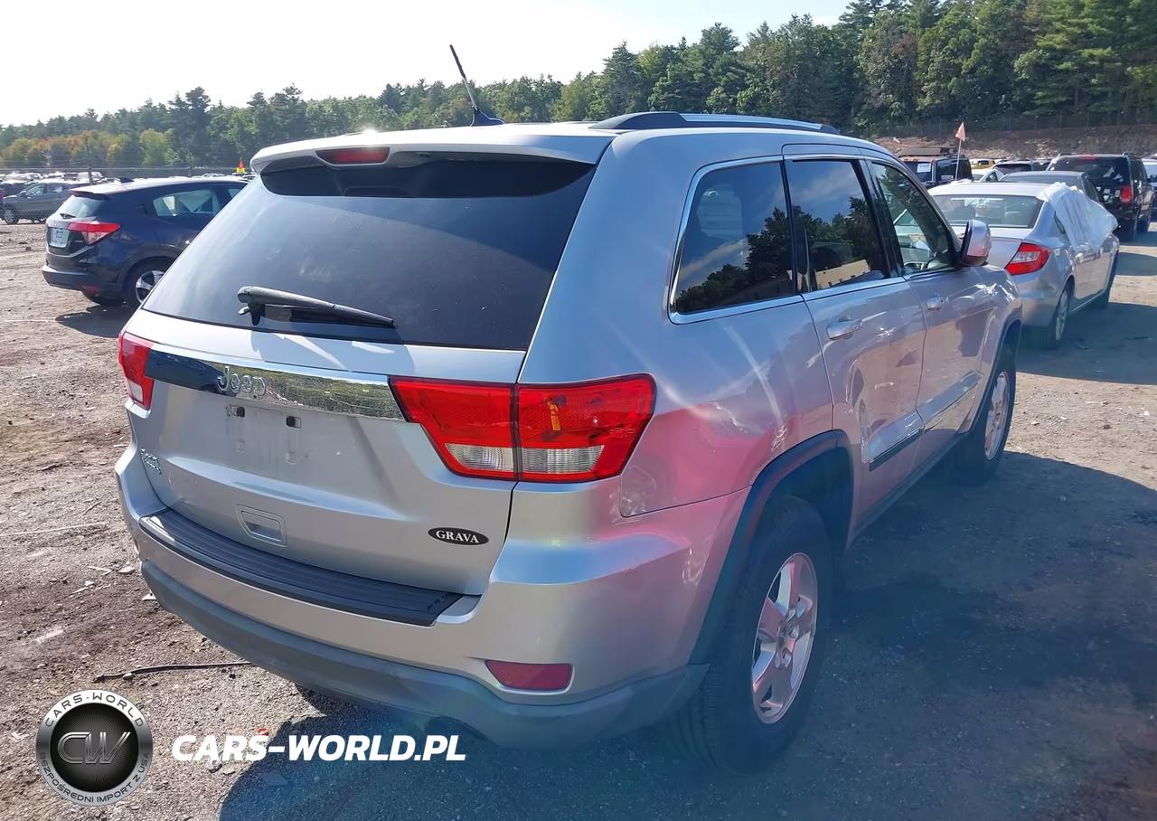 2013 Jeep Grand Cherokee Laredo VIN:1C4RJFAG4DC506857 - 4