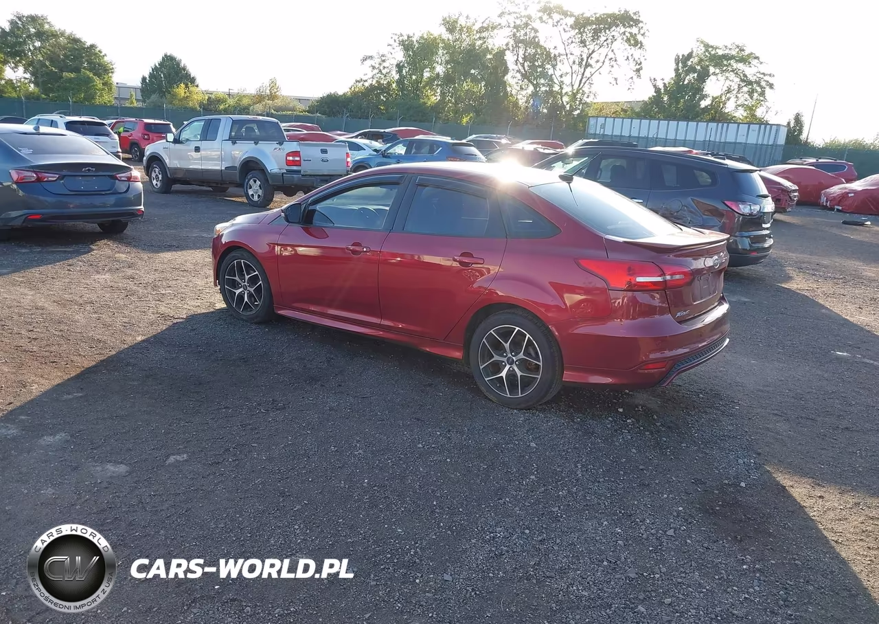 2015 Ford Focus Se VIN:1FADP3F26FL298560 - 3