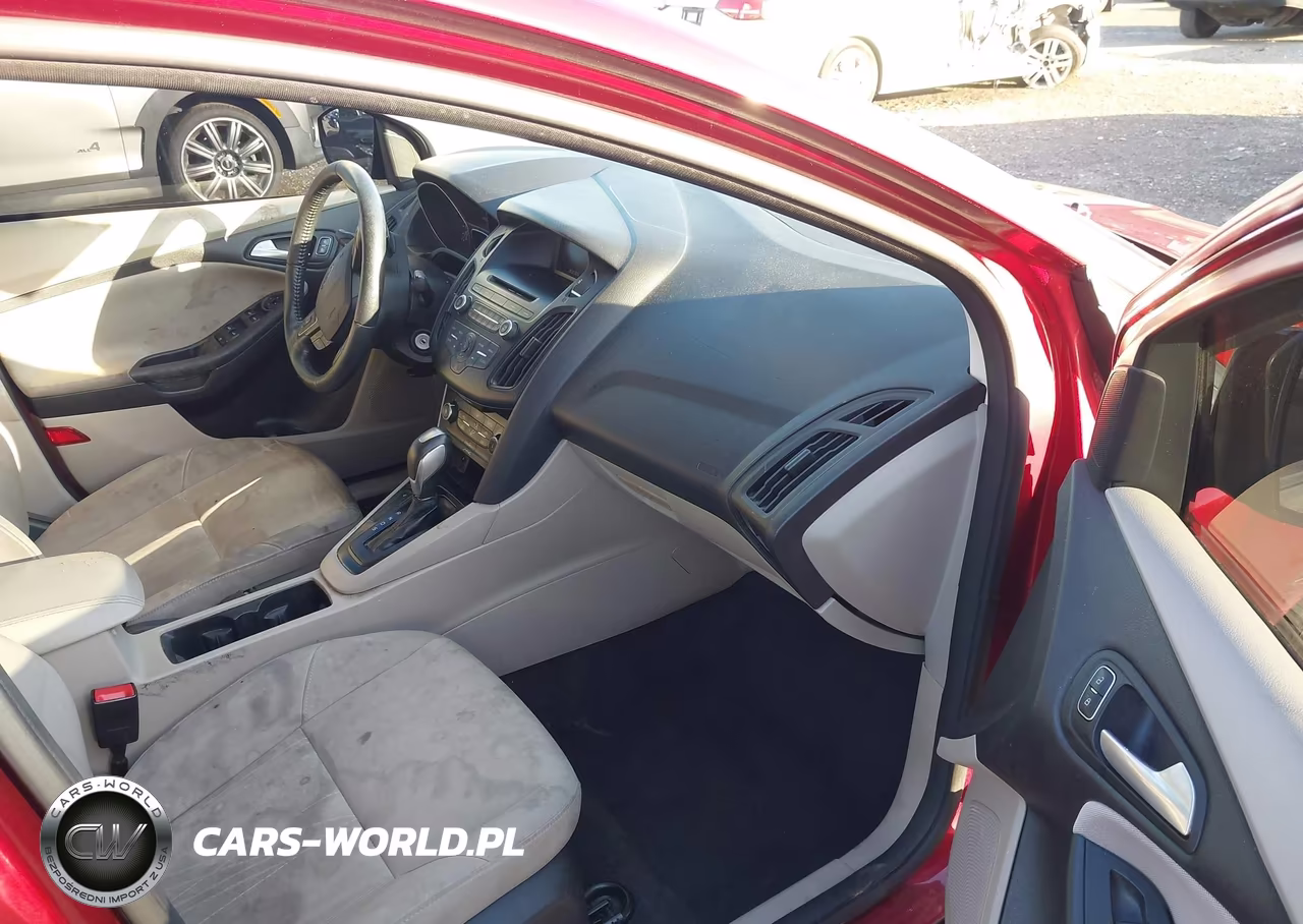 2015 Ford Focus Se VIN:1FADP3F26FL298560 - 5