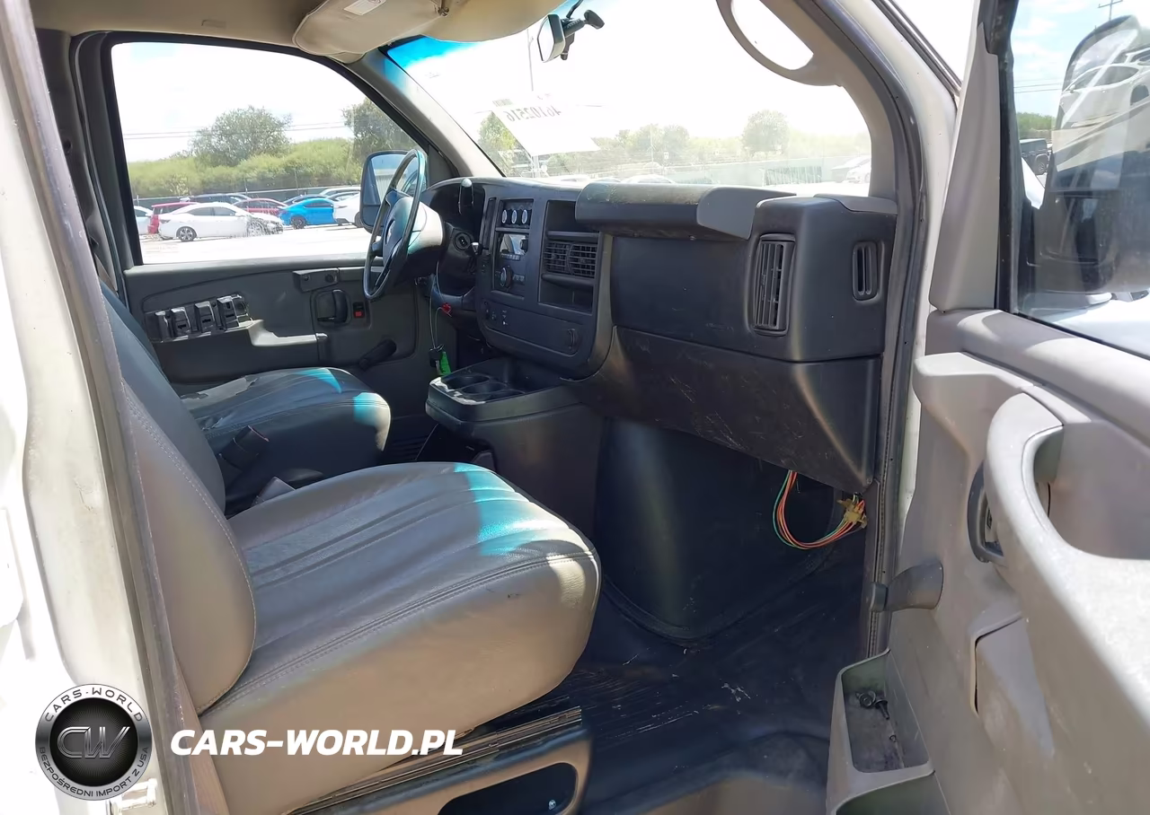 2011 Chevrolet Express 2500 Work Van VIN:1GCWGGFA4B1142718 - 5