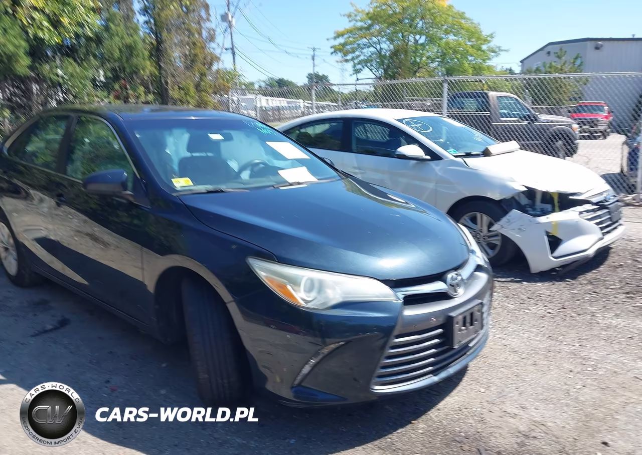 2015 Toyota Camry Le – zdjęcie 1 z 18