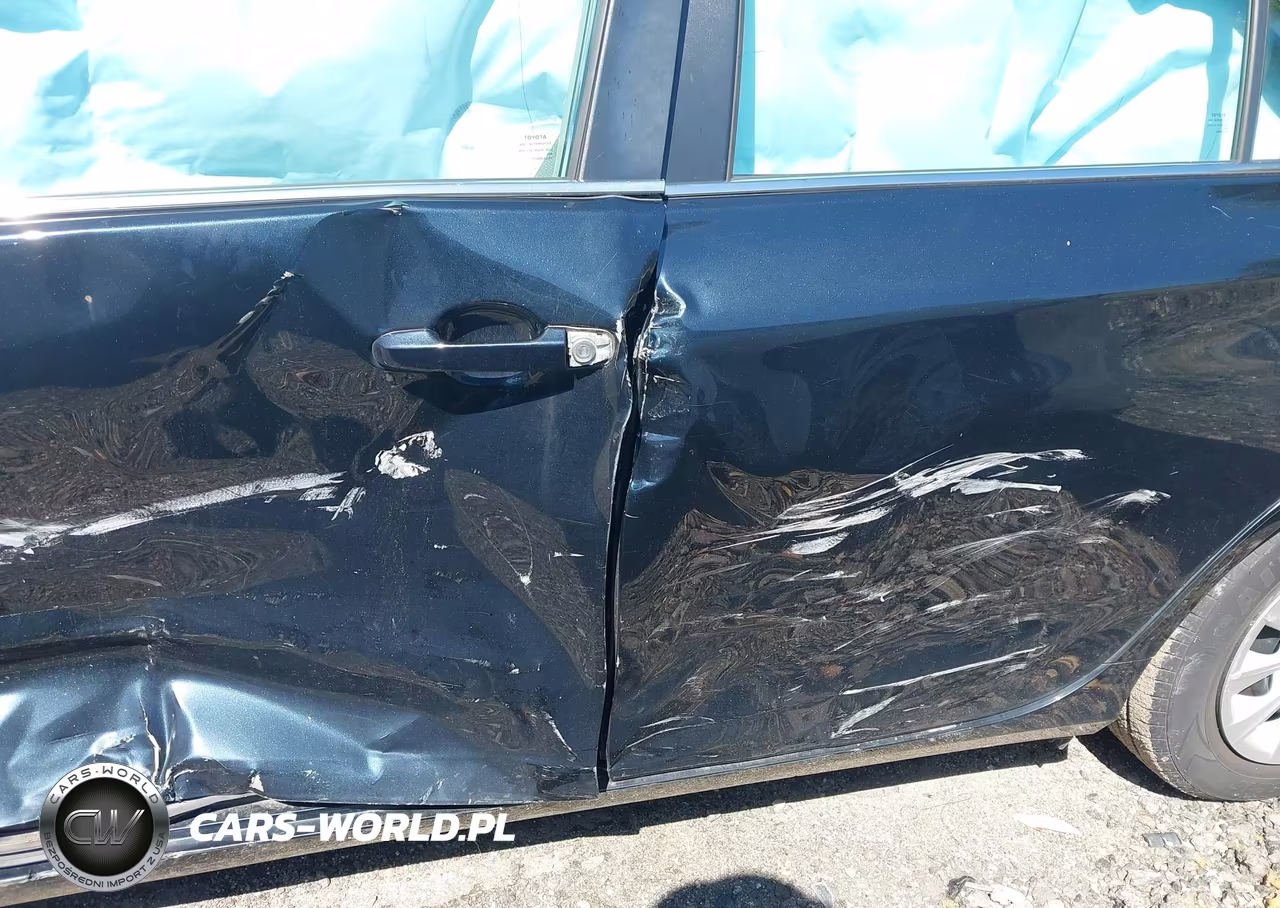 2015 Toyota Camry Le VIN:4T4BF1FK7FR449815 - 17