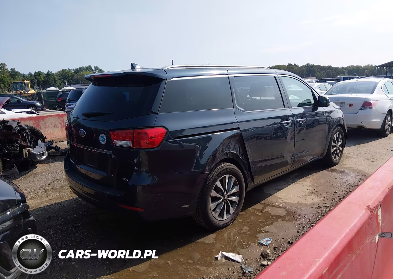 2015 Kia Sedona VIN:KNDMC5C17F6052810 - 4