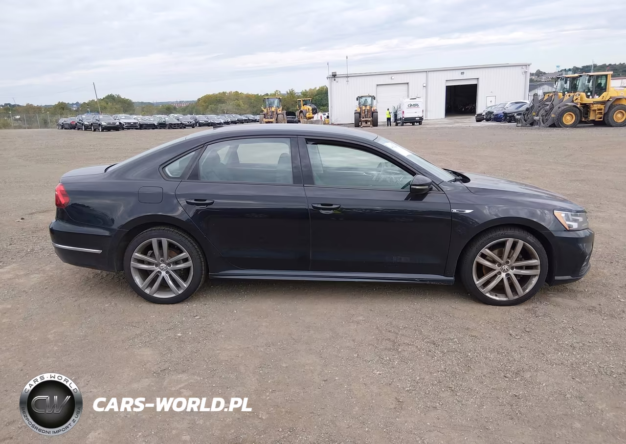2018 Volkswagen Passat 2.0T R-Line-2.0T S VIN:1VWAA7A32JC046641 - 13