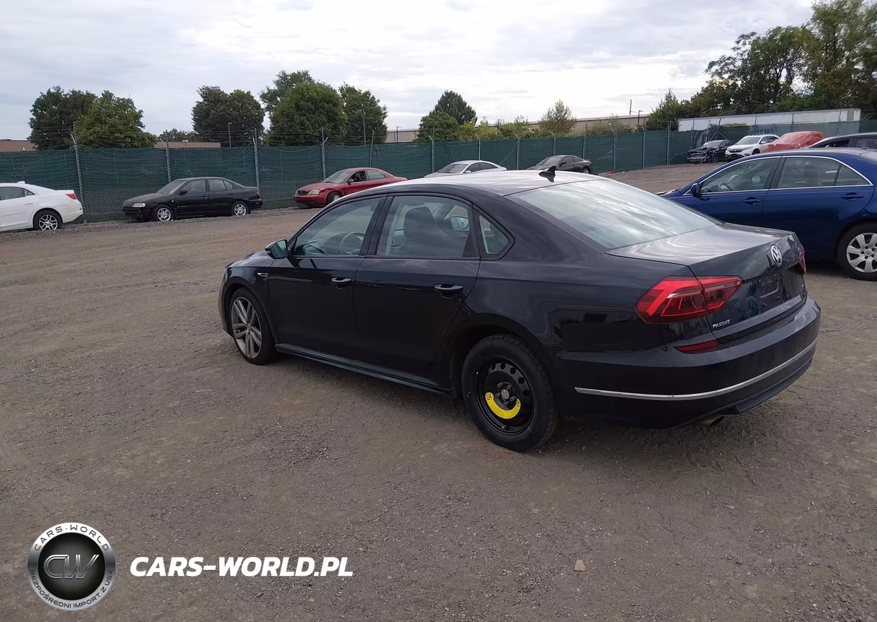 2018 Volkswagen Passat 2.0T R-Line-2.0T S VIN:1VWAA7A32JC046641 - 3