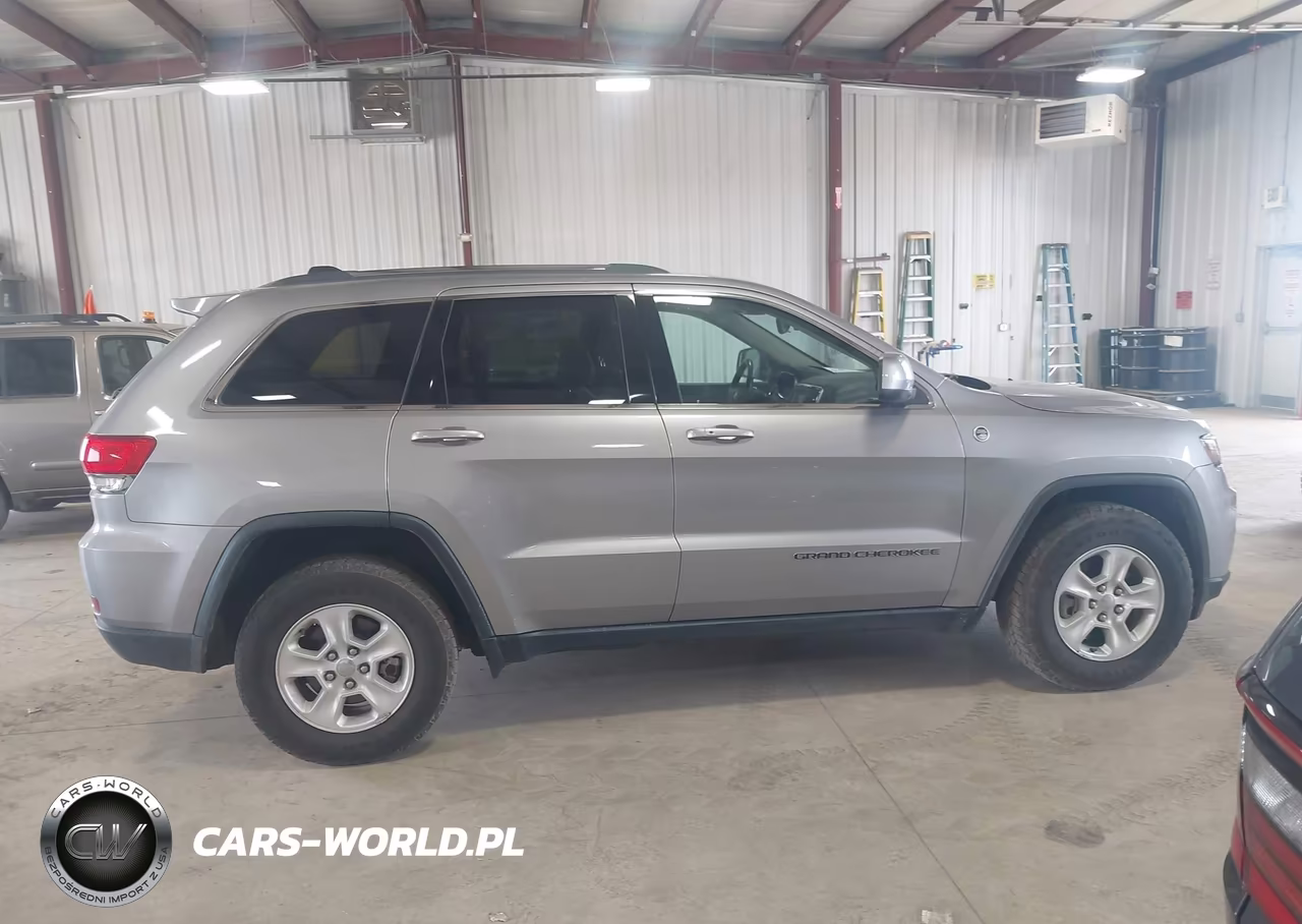 2017 Jeep Grand Cherokee Laredo 4X4 VIN:1C4RJFAG9HC670062 - 18